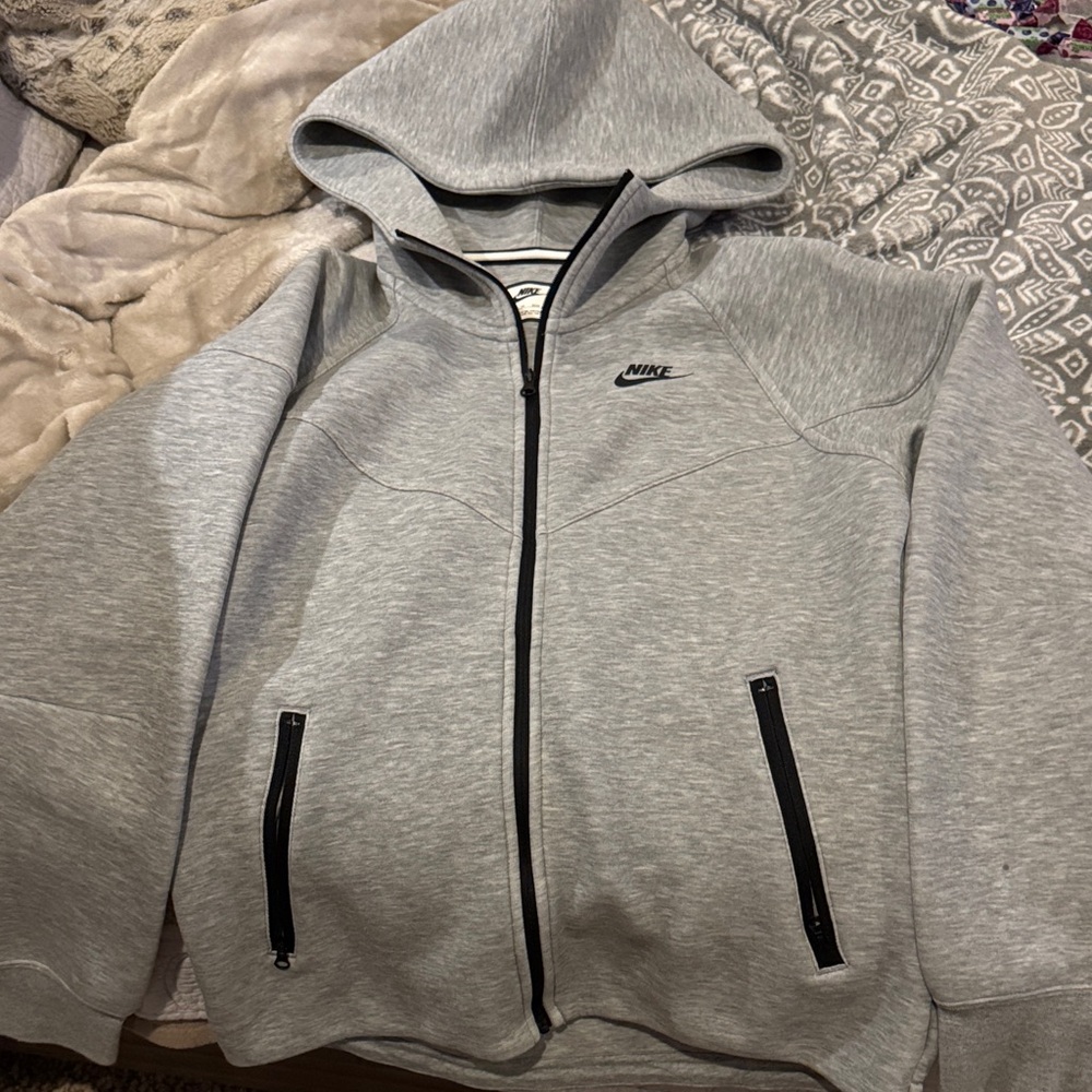 Nike Men's Light Gray Zip-Up Sweater